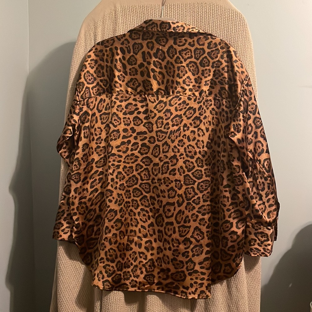 H&M button down blouse - Picture 2 of 2